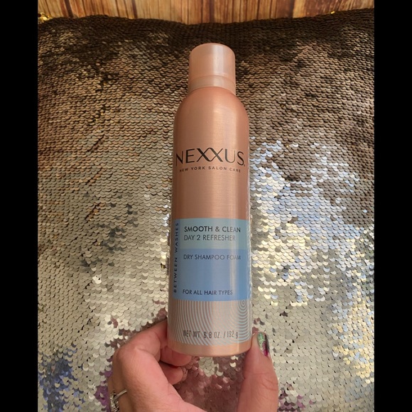 Nexxus Smooth & Clean Day 2 Refresher Dry Shampoo Foam Size 6.8 oz - Picture 1 of 6